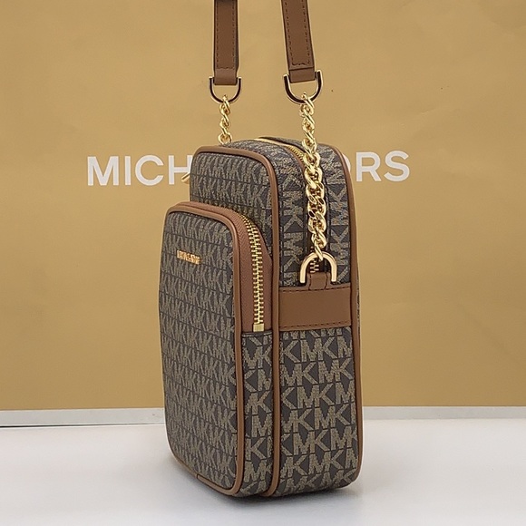 MICHAEL KORS
Jet Set Travel Medium Signature Logo Crossbody Bag
COLOR BROWN GOLD - Picture 10 of 14